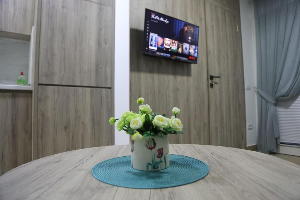 Kosta'S Home Тирана Екстериор снимка